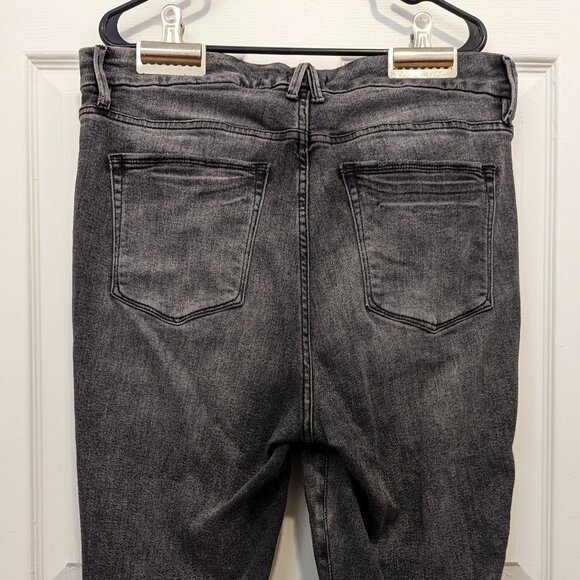 Good American Good Legs Stovepipe Jeans (18) - Picture 3 of 9